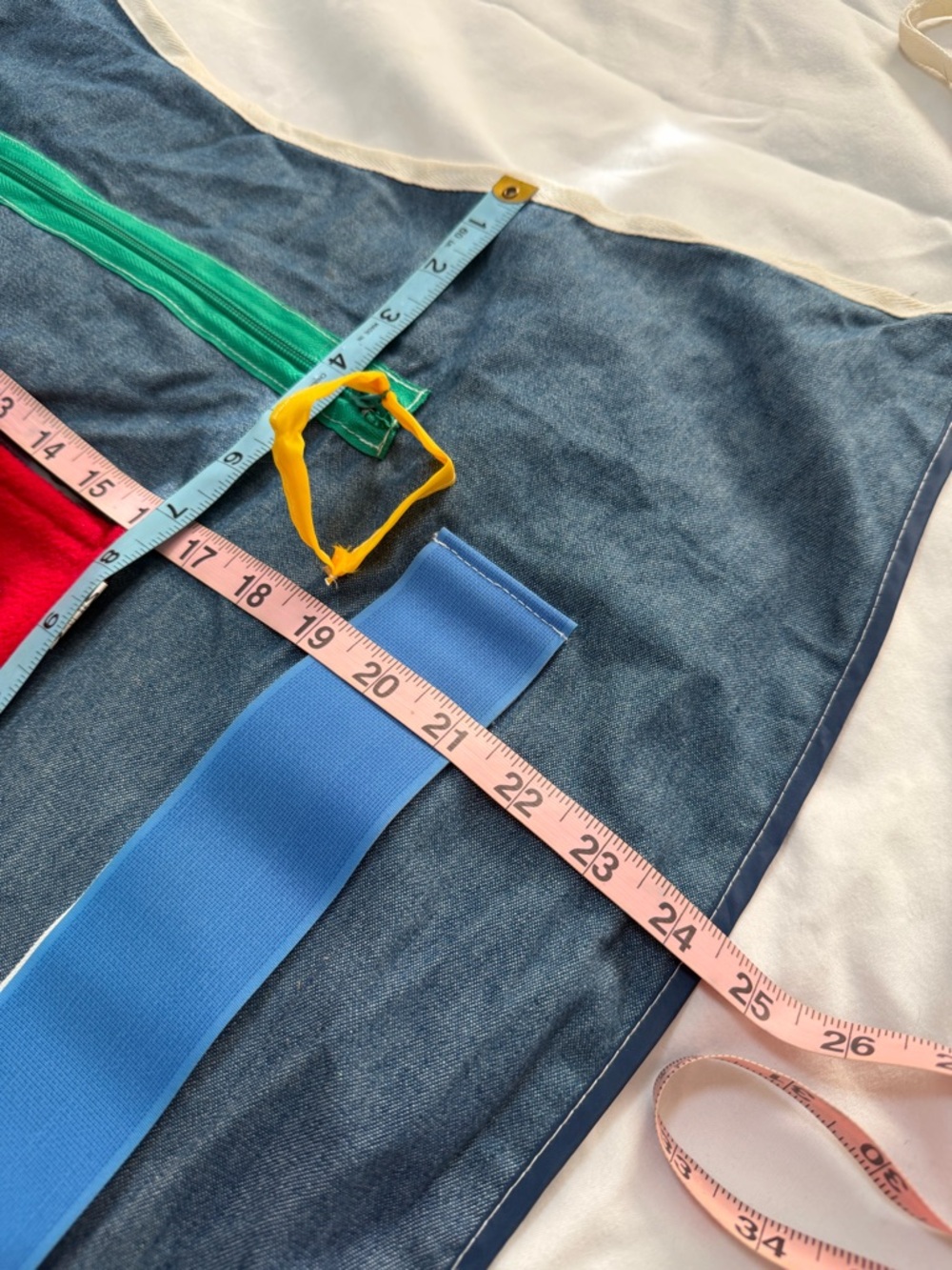 Activity Apron - Picture 10 of 11